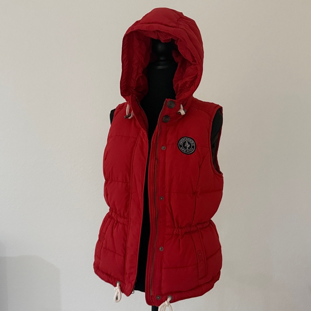 NWT Abercrombie & Fitch red puffer vest